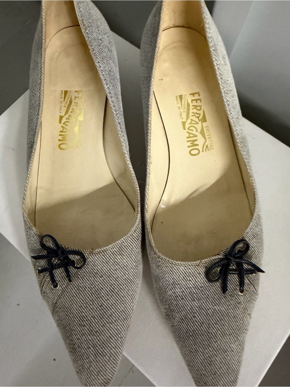 Salvatore Ferragamo Grey & White Striped Fabric Bow Pointed Toe Flats Size 10 B - Picture 5 of 13